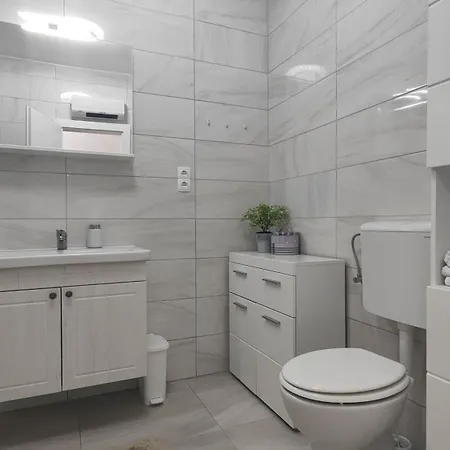 Apartman With A Parking Space - 23057