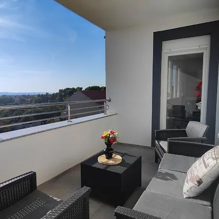 Apartman With A Parking Space - 23057